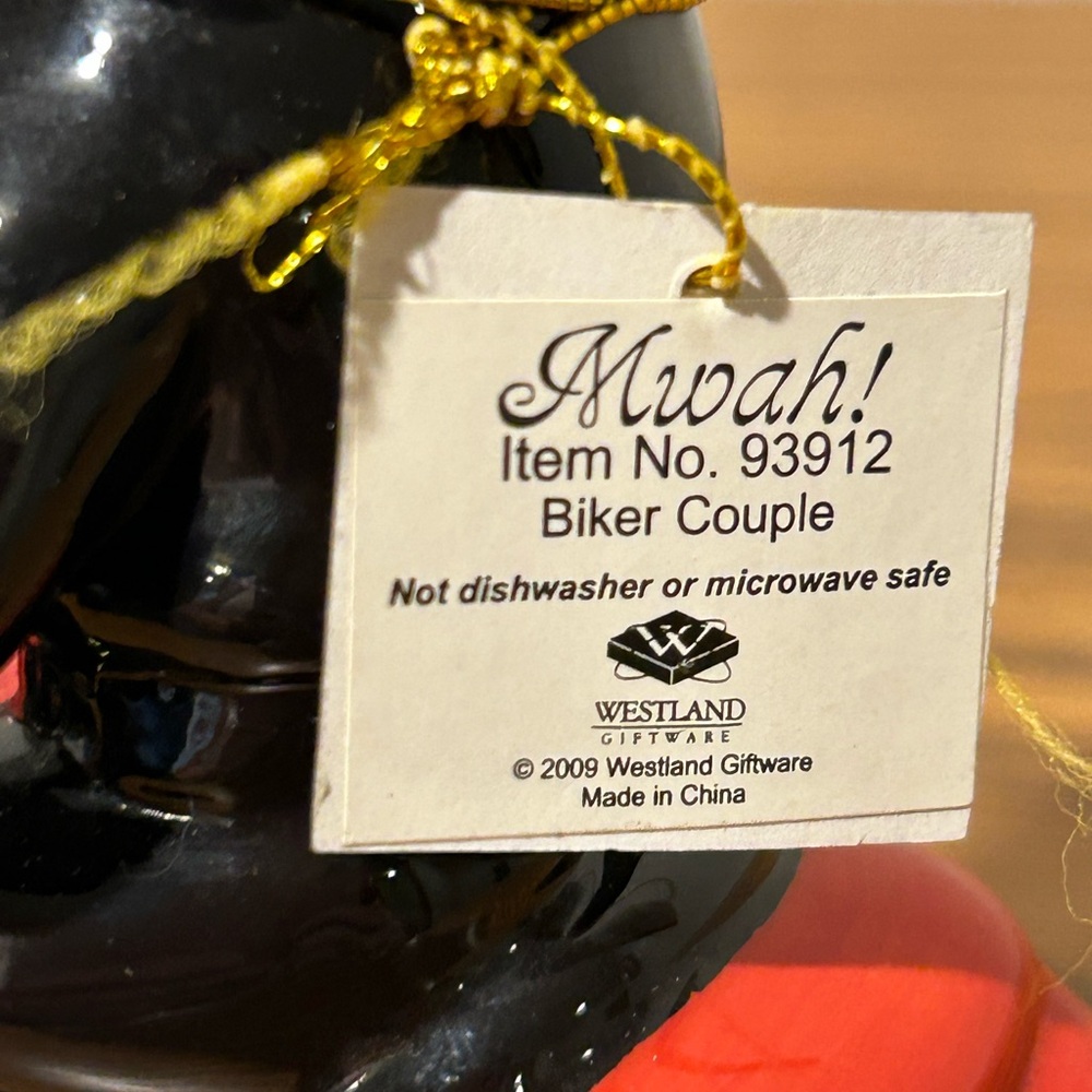 Mwah Magnetic Kissing Motorcyclist Salt & Pepper Shakers - Picture 9 of 10